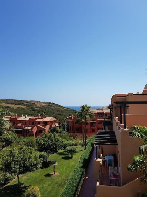 Penthouse Paradiso: 2Br Oasis In Casares Del Sol Extérieur photo