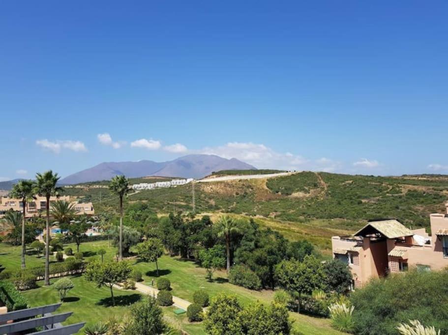 Penthouse Paradiso: 2Br Oasis In Casares Del Sol Extérieur photo